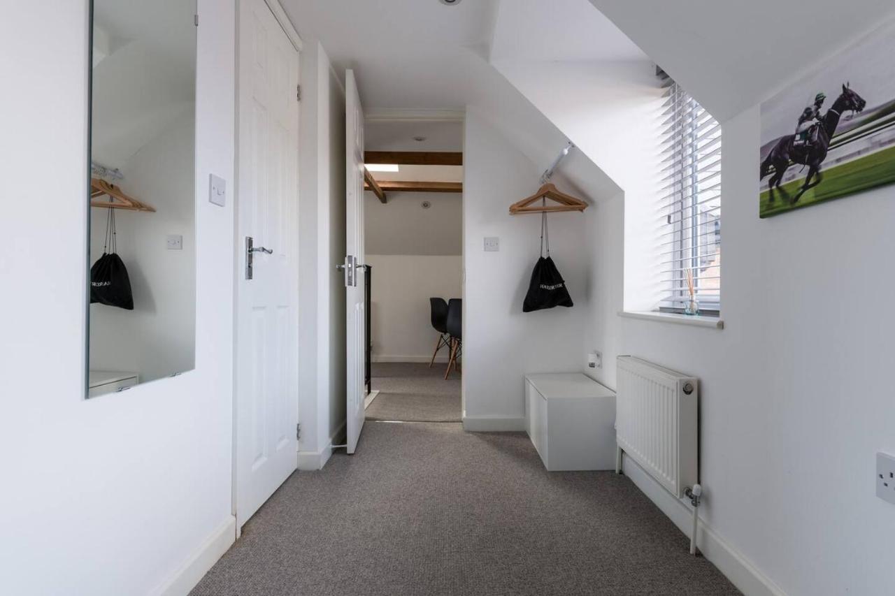 Beautiful Coach House Villa Gloucester Exterior photo