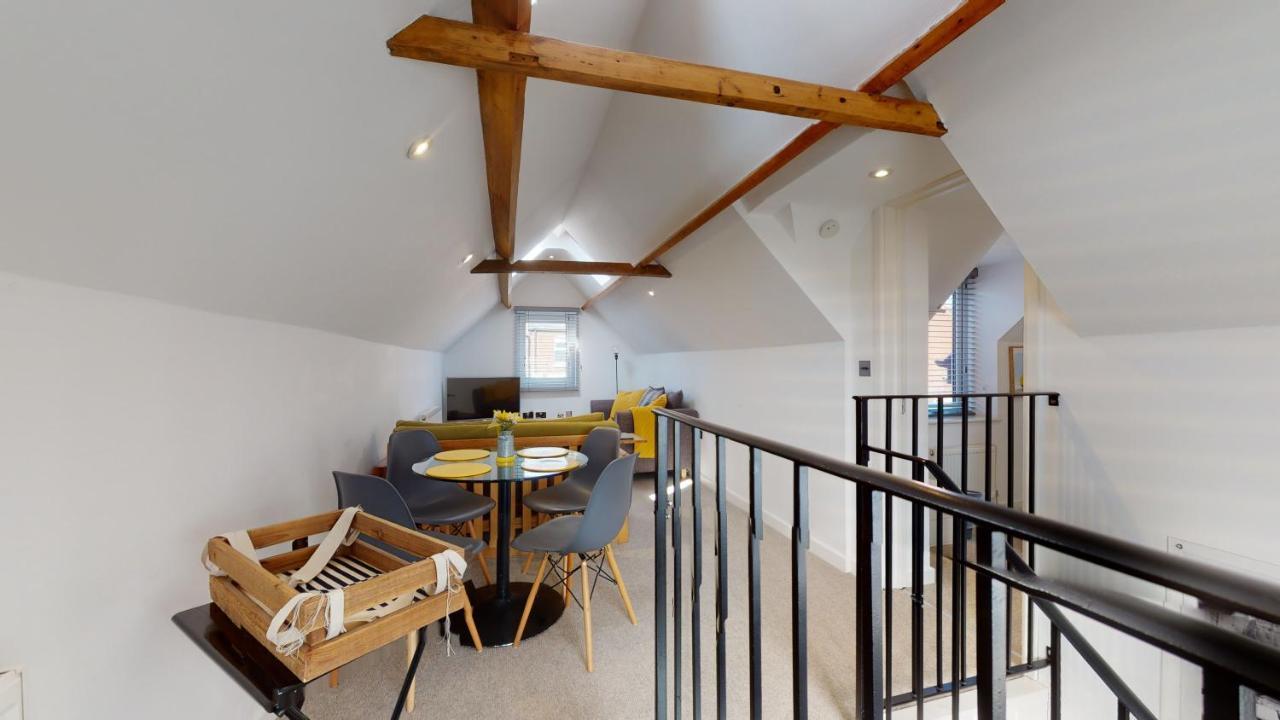 Beautiful Coach House Villa Gloucester Exterior photo